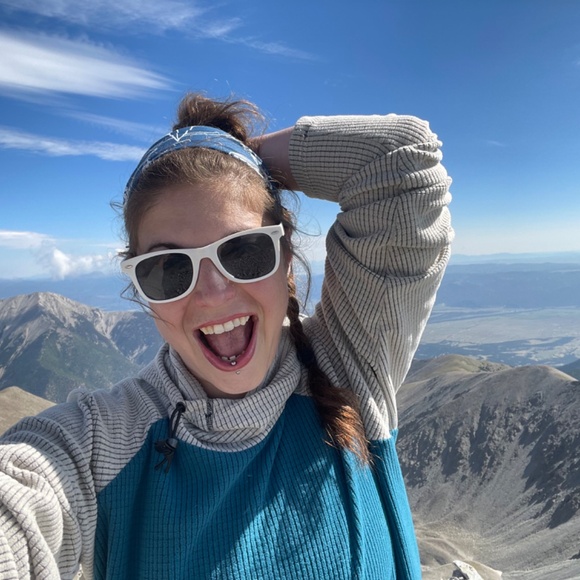 Meet your Posher, Danielle - Picture 3 of 5